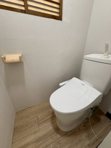 東五百住町戸建のトイレ