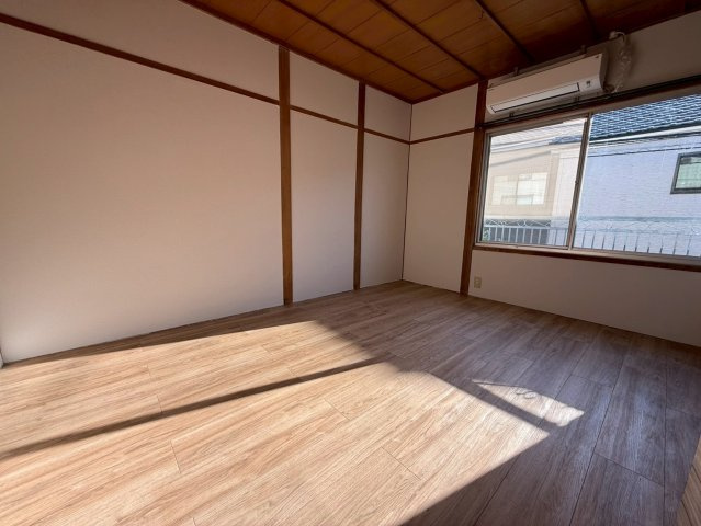 東五百住町戸建の洋室