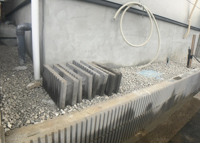 【構造・工法・仕様】 | 木造住宅とは土台、壁、柱など建築物の強度を支える構造体の材に木が使用されている構造を指します。構造体は建物の自重を支えるだけではなく風圧や水圧、積裁荷重などあらゆる衝撃に耐えるための基礎です。