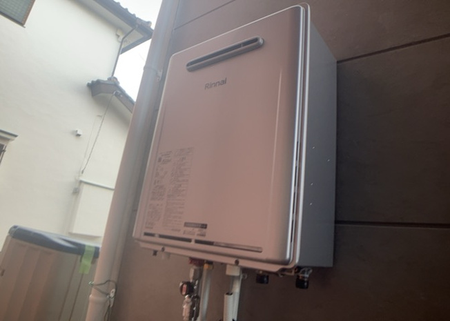 【発電・温水設備】 | 省エネ給湯器とは従来型の給湯器より熱効率が高く、少ない燃料でたくさんのお湯を沸かすことが出来る高効率な給湯器のことを指します。また、省エネ給湯器には種類があり、利便性や効果なども様々です。