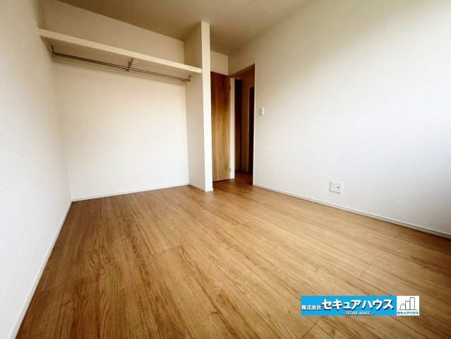 【完成しました！】東海市加木屋町唐畑　全1棟の洋室|【洋室5.3帖】
◆お子様のお部屋や主寝室、来客時の宿泊室、趣味のお部屋としてもご利用いただけます♪　　　　　　　　　　　　　　　　　　　　　　　　　　　　　　　　　　　　　　　　　　　　　　　　　　