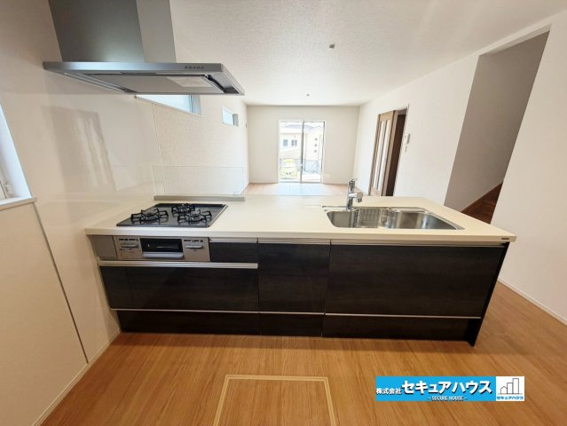 【完成しました！】東海市加木屋町唐畑　全1棟のキッチン|【キッチン】
◆同時にたくさんの料理が調理できる。「焼く・蒸す・煮る」の工程を同時進行で進めることができるので、料理を素早く作ることができます。育児でバタバタ忙しいママに嬉しい♪