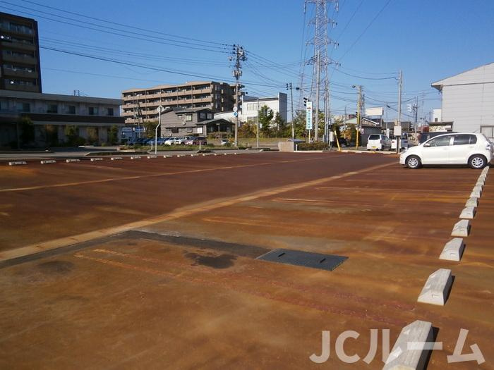サンリジェールの駐車場