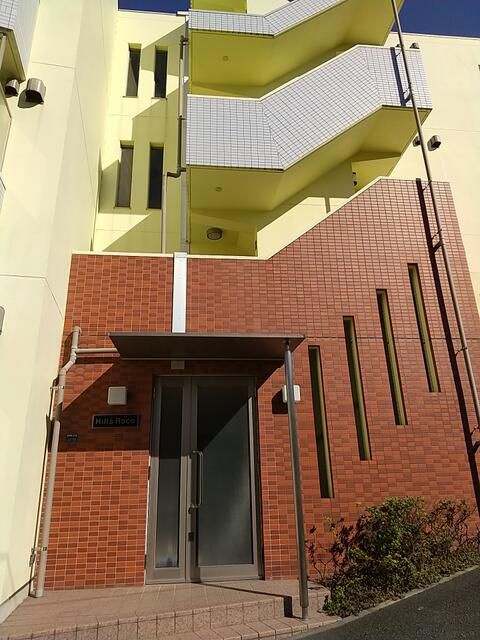 ヒルズロコのエントランス