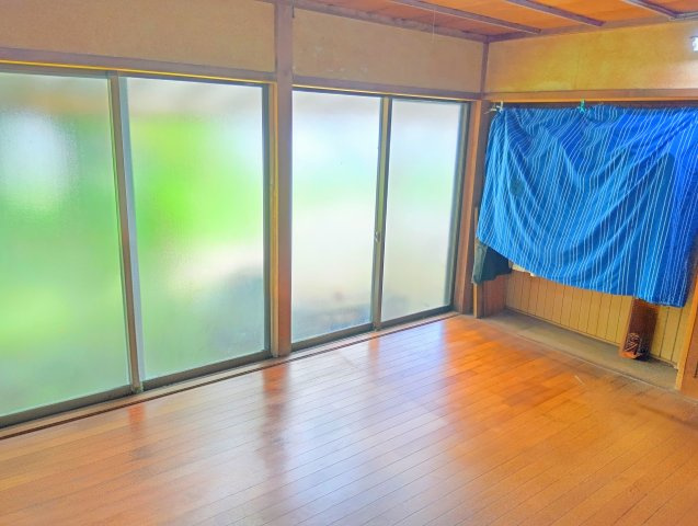 売中古戸建　富士市比奈の洋室|自然光をたっぷりと取り込めるのでお部屋が明るく感じます。