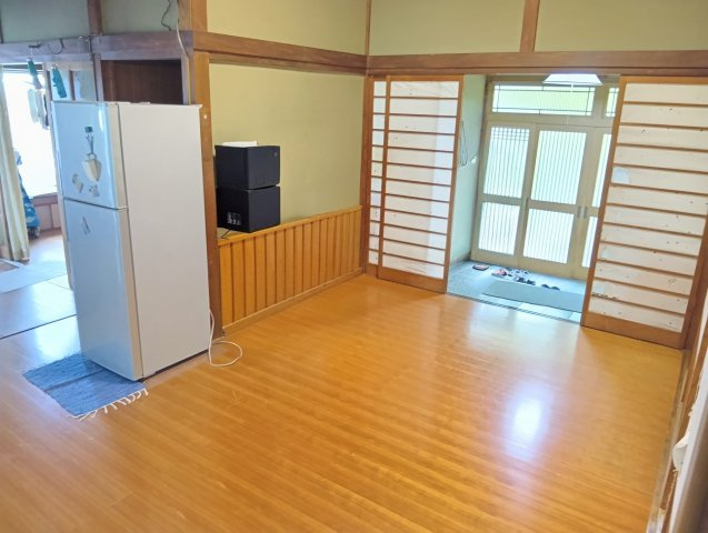 売中古戸建　富士市比奈の洋室|ワンフロアに家族全員が生活するため、お互いの気配を感じやすく安心ですね。