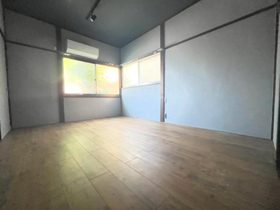幸町一丁目戸建の洋室