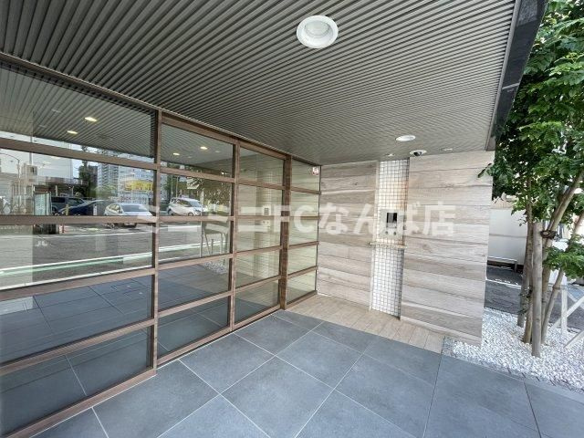 エステムコート北堀江のエントランス