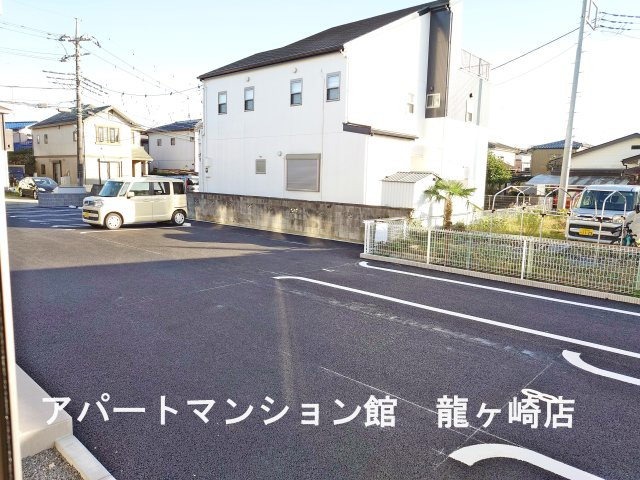 グランスタ　エイアールの駐車場