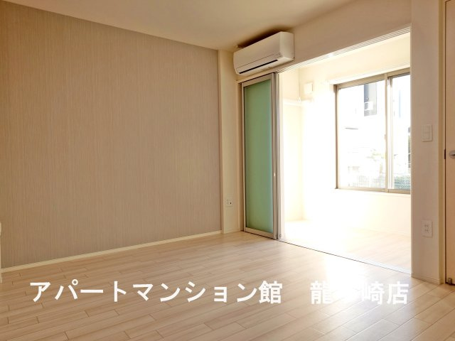 グランスタ　エイアールの居間・リビング