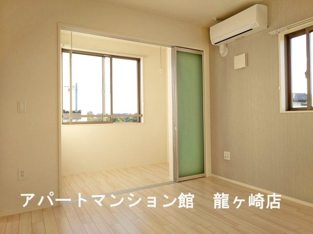グランスタ　エイアールの居間・リビング