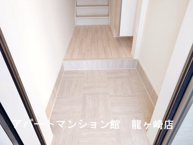 グランスタ　エイアールの玄関