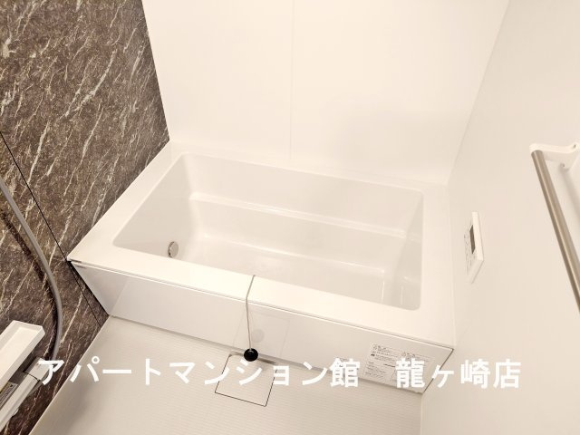 グランスタ　エイアールの浴室