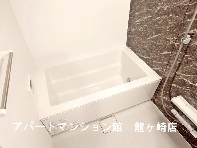 グランスタ　エイアールの浴室