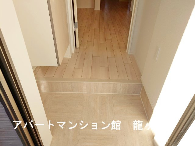グランスタ　エイアールの玄関