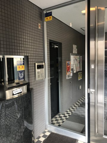 川崎市多摩区西生田３丁目の賃貸マンションのエントランス