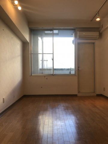 川崎市多摩区西生田３丁目の賃貸マンションの居間・リビング