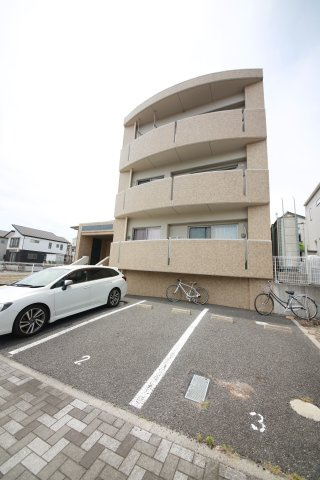 エスポワール渡内の駐車場