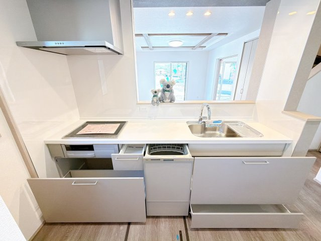 【キッチン】 | 前橋市荒牧町　新築住宅 | 使い勝手のいいシステムキッチンには、ビルトインタイプの食器洗浄乾燥機を完備。