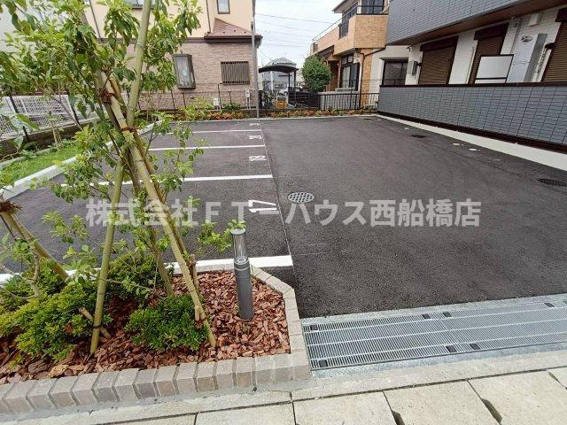 レジデンスヒルトップX XI　XIの駐車場