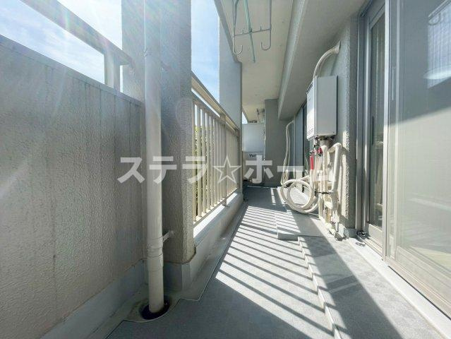 公社山田西第2次団地A8棟のバルコニー|お洗濯にも便利なバルコニー付き