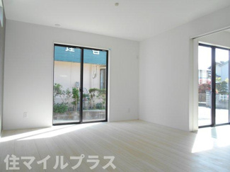 【居間・リビング】 | 郡山市安積町長久保3丁目新築一戸建て4棟 | おしゃれなリビングです
