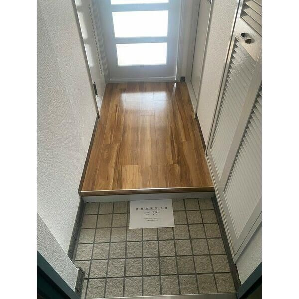 C-WINGの玄関