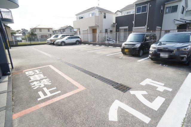 マンショングレースの駐車場