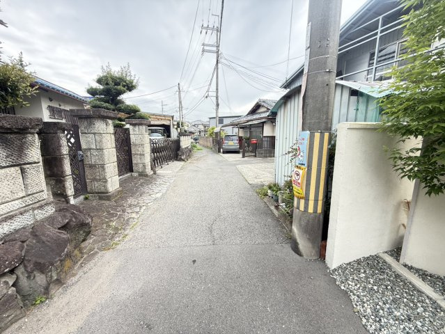 泉佐野市羽倉崎上町3丁目　古家付き土地の前面道路含む現地写真