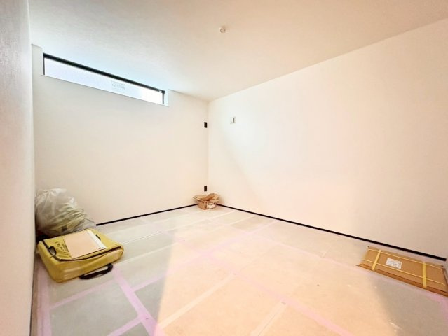 【TOKYO BASE】大田区羽田2丁目　新築戸建の洋室|2026.07.06撮影

現地ご見学希望・資料請求などお気軽にお問い合わせ下さい！
03-5990-5201