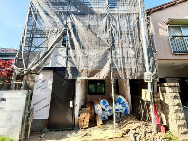 【TOKYO BASE】大田区羽田2丁目　新築戸建の外観|2026.05.11撮影

現地ご見学希望・資料請求などお気軽にお問い合わせ下さい！
03-5990-5201