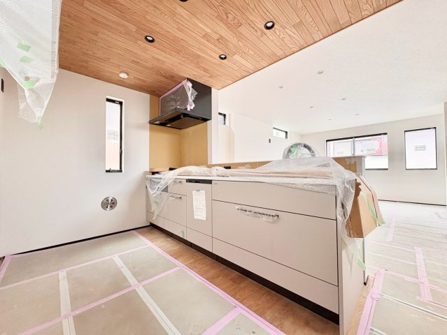 【TOKYO BASE】大田区羽田2丁目　新築戸建のキッチン|2026.07.06撮影

現地ご見学希望・資料請求などお気軽にお問い合わせ下さい！
03-5990-5201