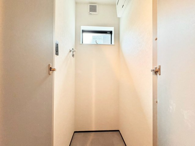 【TOKYO BASE】大田区羽田2丁目　新築戸建の独立洗面台|2026.07.06撮影

現地ご見学希望・資料請求などお気軽にお問い合わせ下さい！
03-5990-5201
