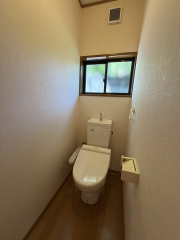 伊賀屋敷戸建のトイレ