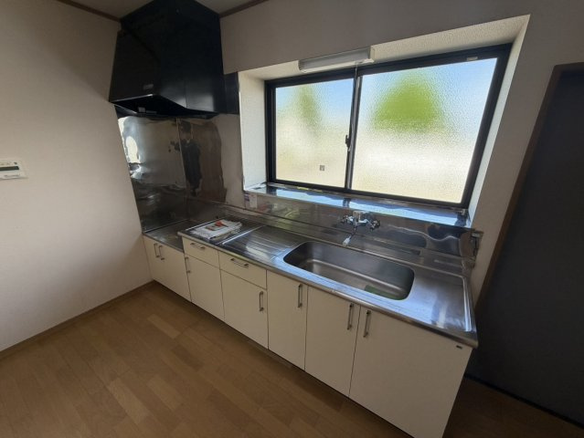伊賀屋敷戸建のキッチン
