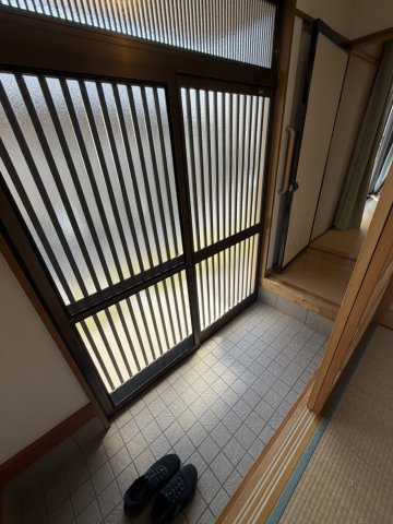 伊賀屋敷戸建の玄関