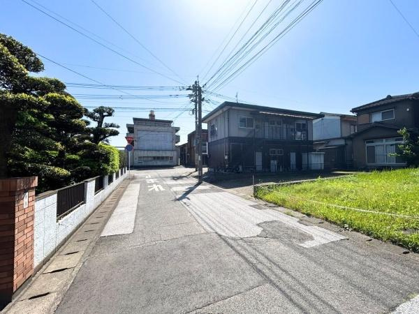 松原町二丁目　土地の前面道路含む現地写真|前面道路含む現地(2026年5月撮影)