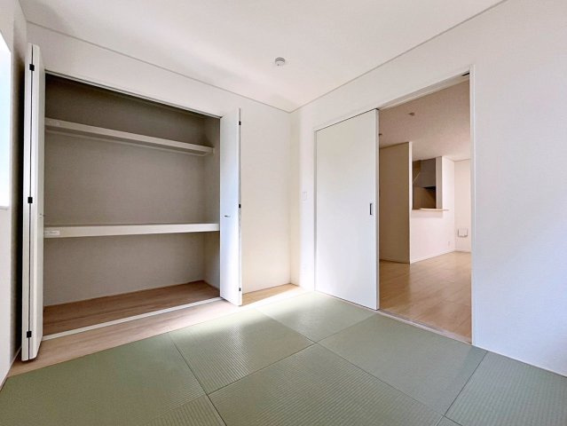 新築戸建・新築建売　福島市松木町第1　福島第二小・福島第二中の和室|リビングのすぐ隣にあるのでお子様のお昼寝や遊び場として最適！
