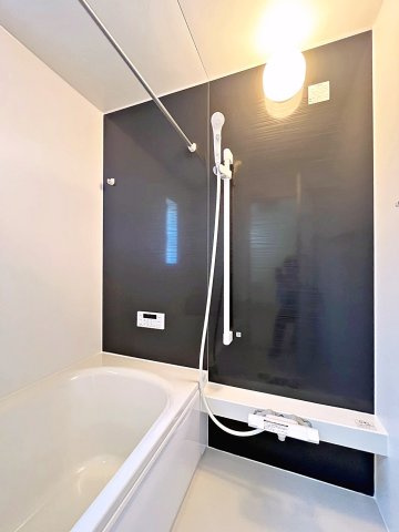 新築戸建・新築建売　福島市松木町第1　福島第二小・福島第二中の浴室|浴室乾燥機付きで小窓がついているので簡単に換気が可能です！洗濯物干しもできるので便利！