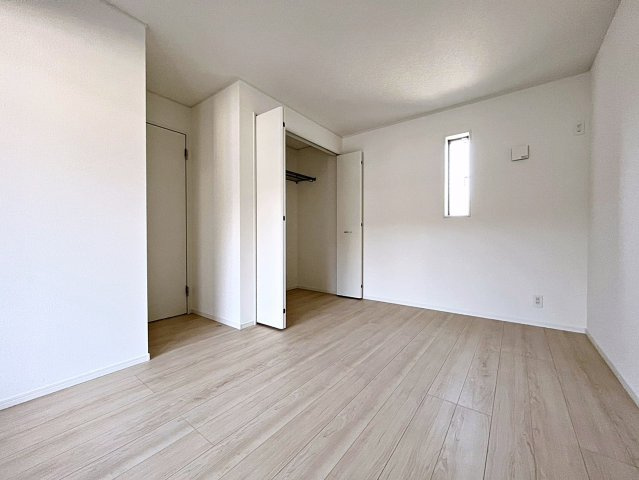 新築戸建・新築建売　福島市松木町第1　福島第二小・福島第二中の洋室|自然光が長時間入る2面採光で明るく気持ちの良いプライベート空間です！