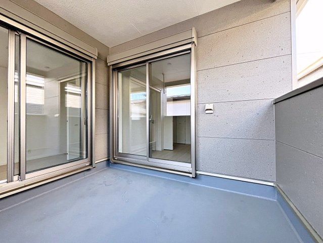 新築戸建・新築建売　福島市松木町第1　福島第二小・福島第二中のバルコニー|天候の急な変化にも柔軟に対応できる快適なインナーバルコニー！