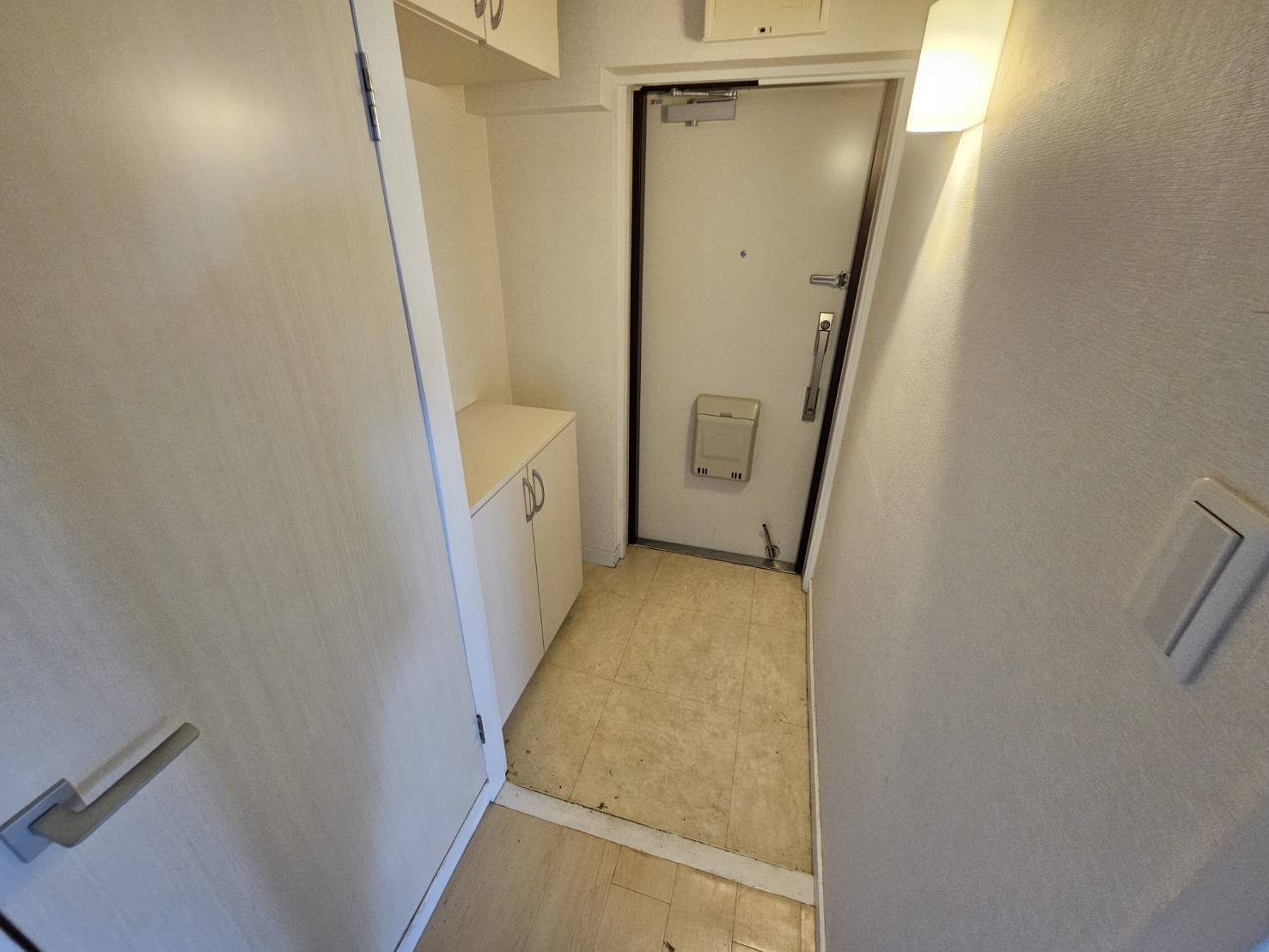 ヒルズ御影山手の玄関