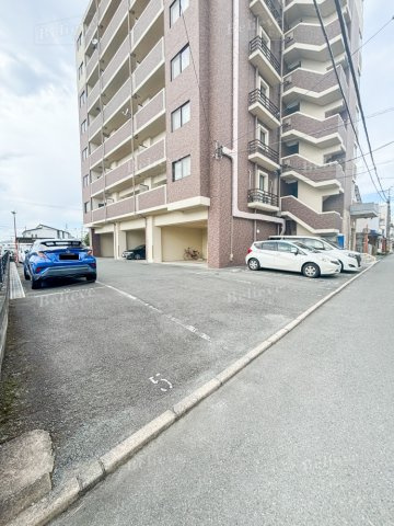 QM壱番館の駐車場|駐車スペースもあります☆