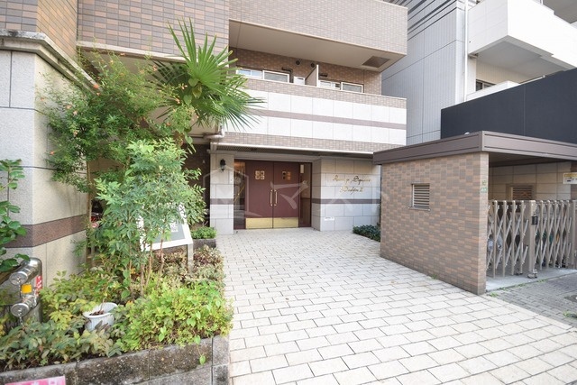 大阪市北区同心１丁目の賃貸マンションのエントランス