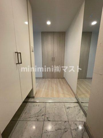 大阪市中央区南船場２丁目の賃貸マンションの玄関