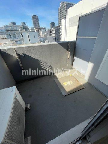 大阪市中央区南船場２丁目の賃貸マンションのバルコニー