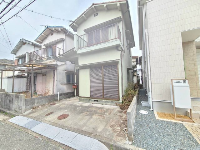 加古川町河原戸建の駐車場