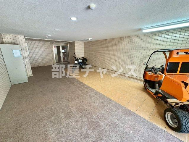 プラシード　Y’sの駐車場