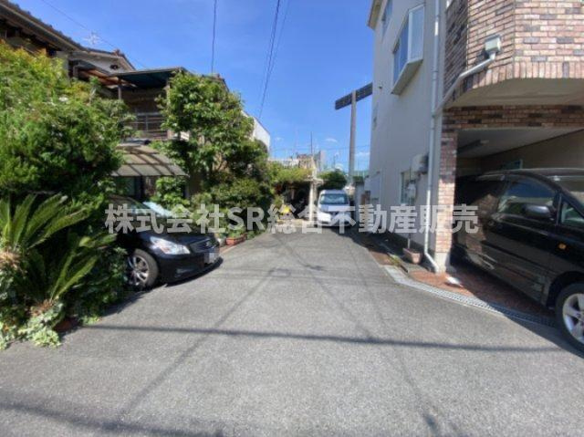 吉田4丁目中古戸建の前面道路含む現地写真|弊社は住宅ローンに自信がございます。
お客様にあった銀行をご紹介いたします。
お悩みの方は弊社までお気軽に
ご相談下さいませ。