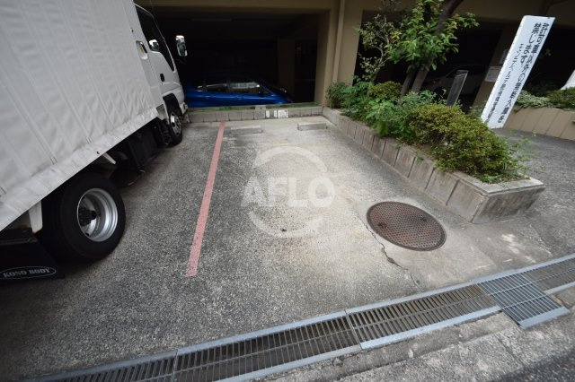 テベルデ肥後橋　西船場小学校の駐車場|モンテベルデ肥後橋　駐車場